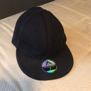 Fitted Black hat size 7